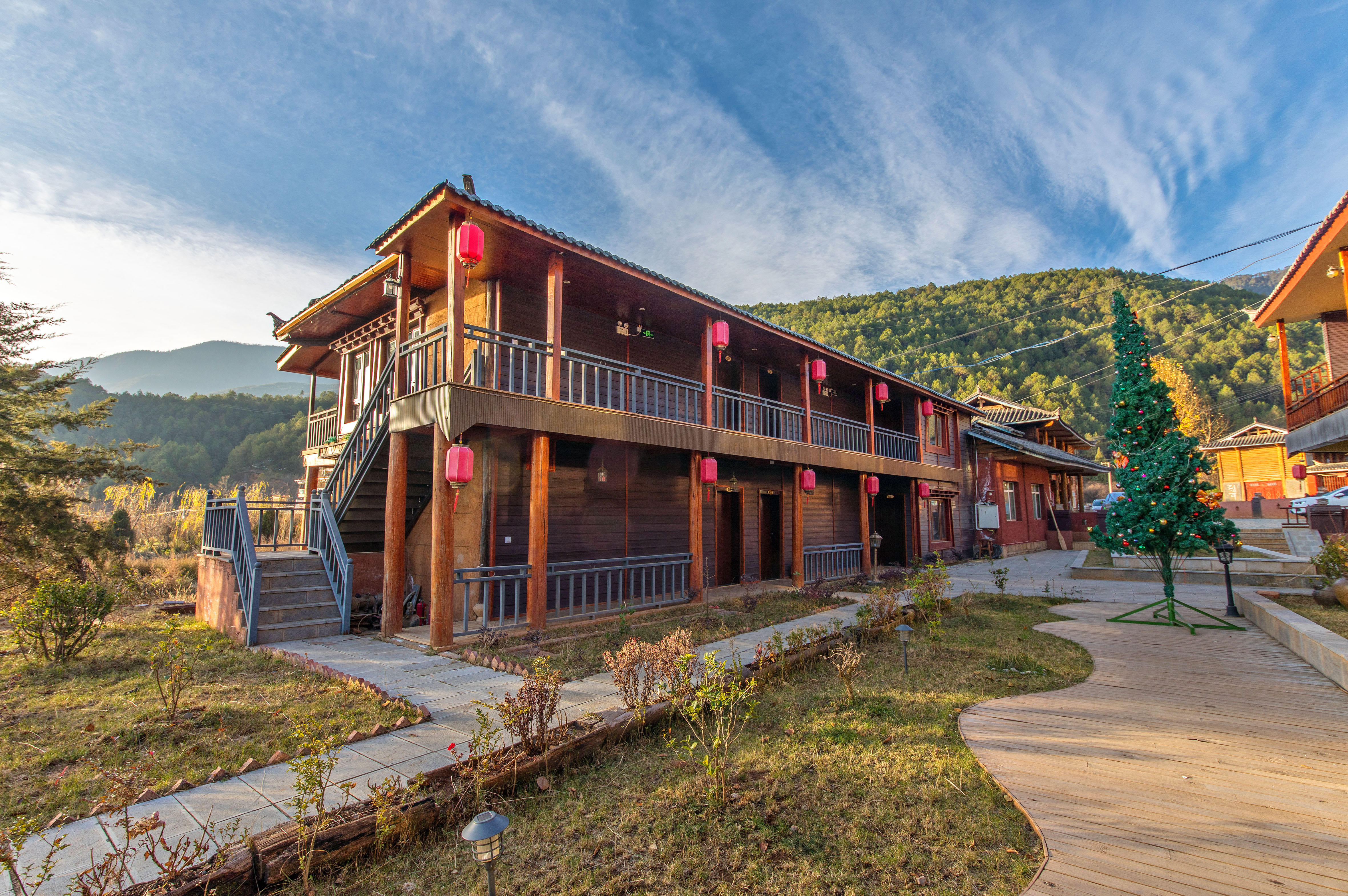 泸沽湖日出云来客栈小渔坝店