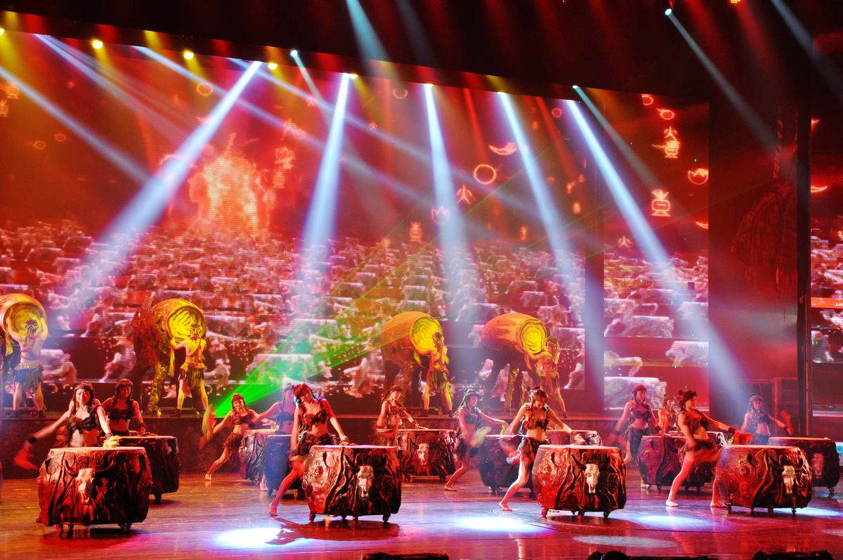 湘西苗族鼓舞,是我国苗族地区独特的舞蹈艺术. 湘西苗族鼓舞历史悠久.