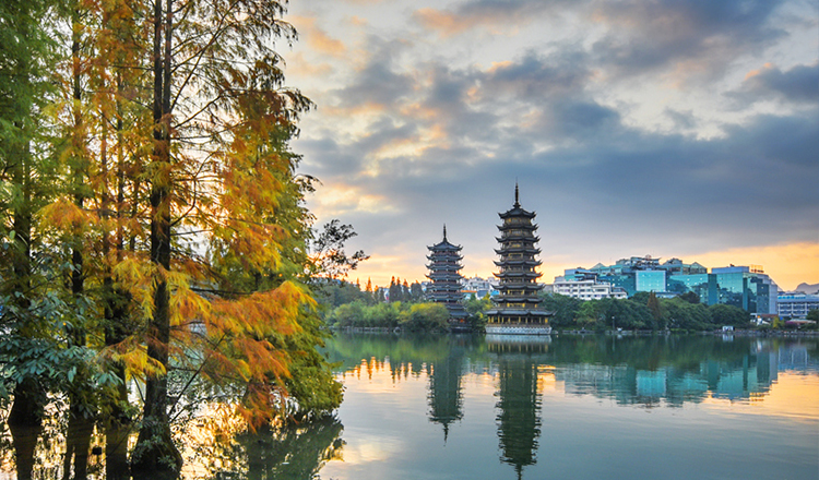 桂林地标建筑 鸟览整个榕杉湖 日月双塔景区电子门票(提前1小时 入园