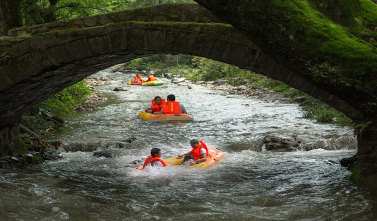 宣城青龙池漂流随订随漂凉爽一夏景色怡人
