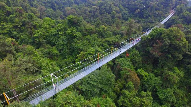 柳州融水双龙沟原始森林景区梦呜苗寨苗魅演出体验互动打油茶活动