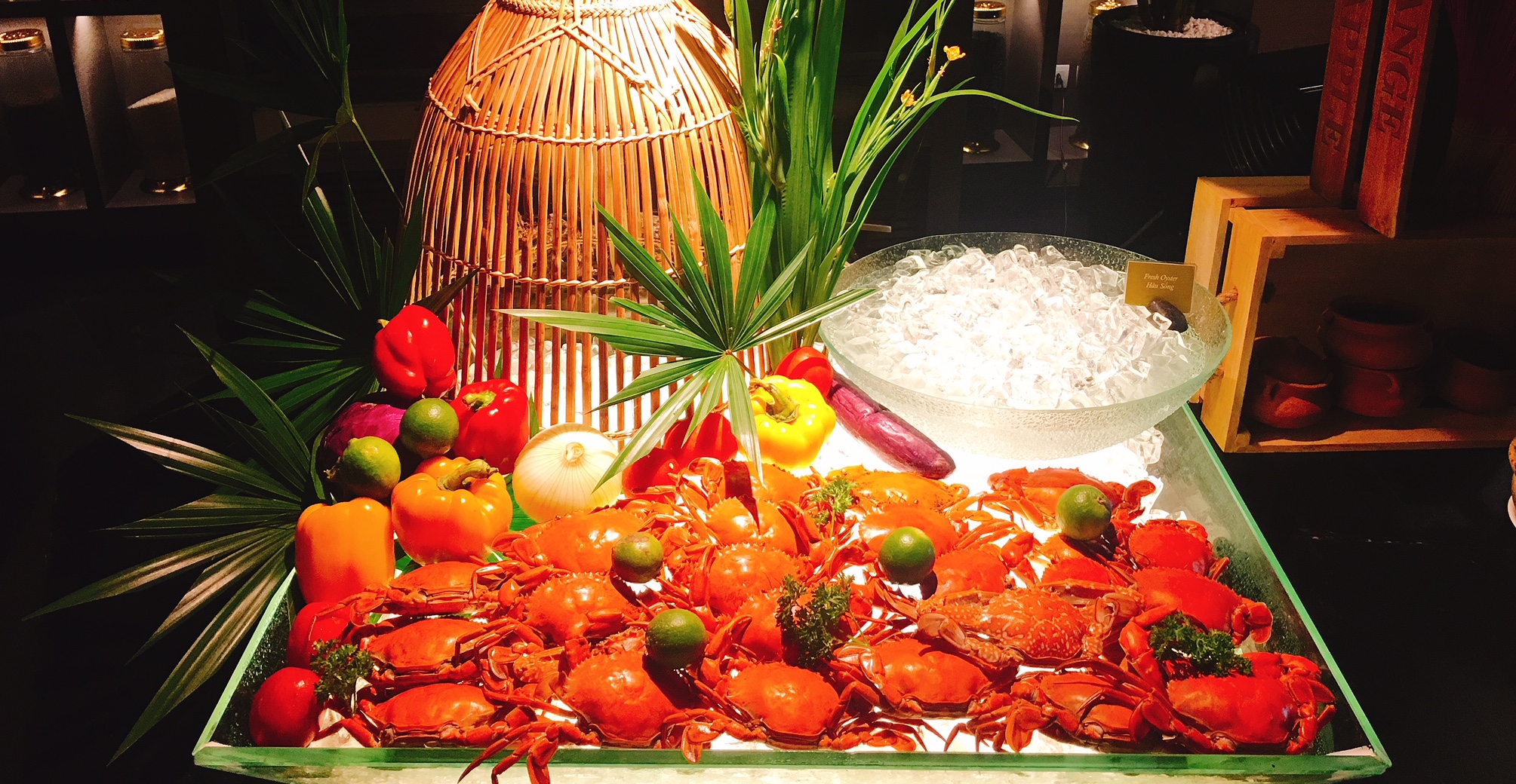 越南芽庄五星级洲际酒店超级豪华海鲜自助晚餐含烤龙虾