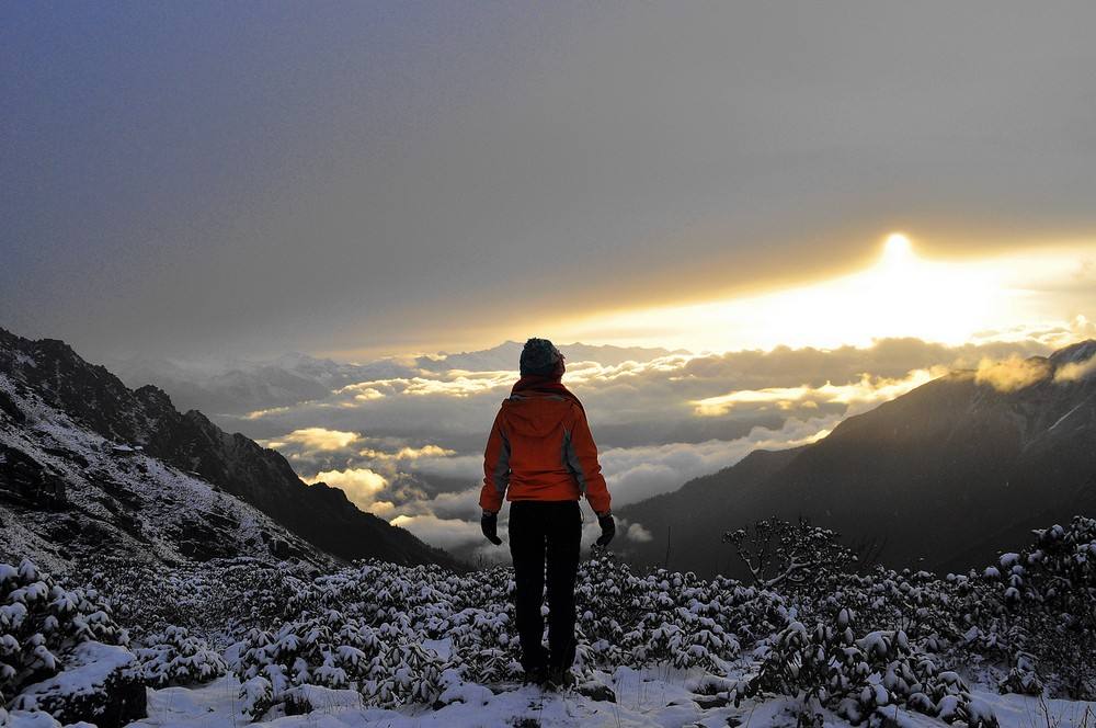 达斯底甲尔猛措2日游仰望星空徒步露营高山海子享受清爽河谷的星空