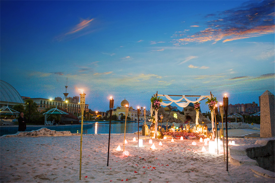 中国死海旅游度假区依山傍水而建,规划控地5000亩,总投资10亿元人民币