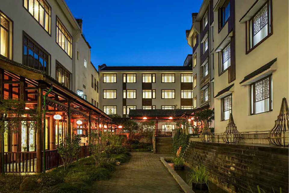 九华山聚龙大酒店1晚豪华标间成人双自助早餐2张九华山景区成人票