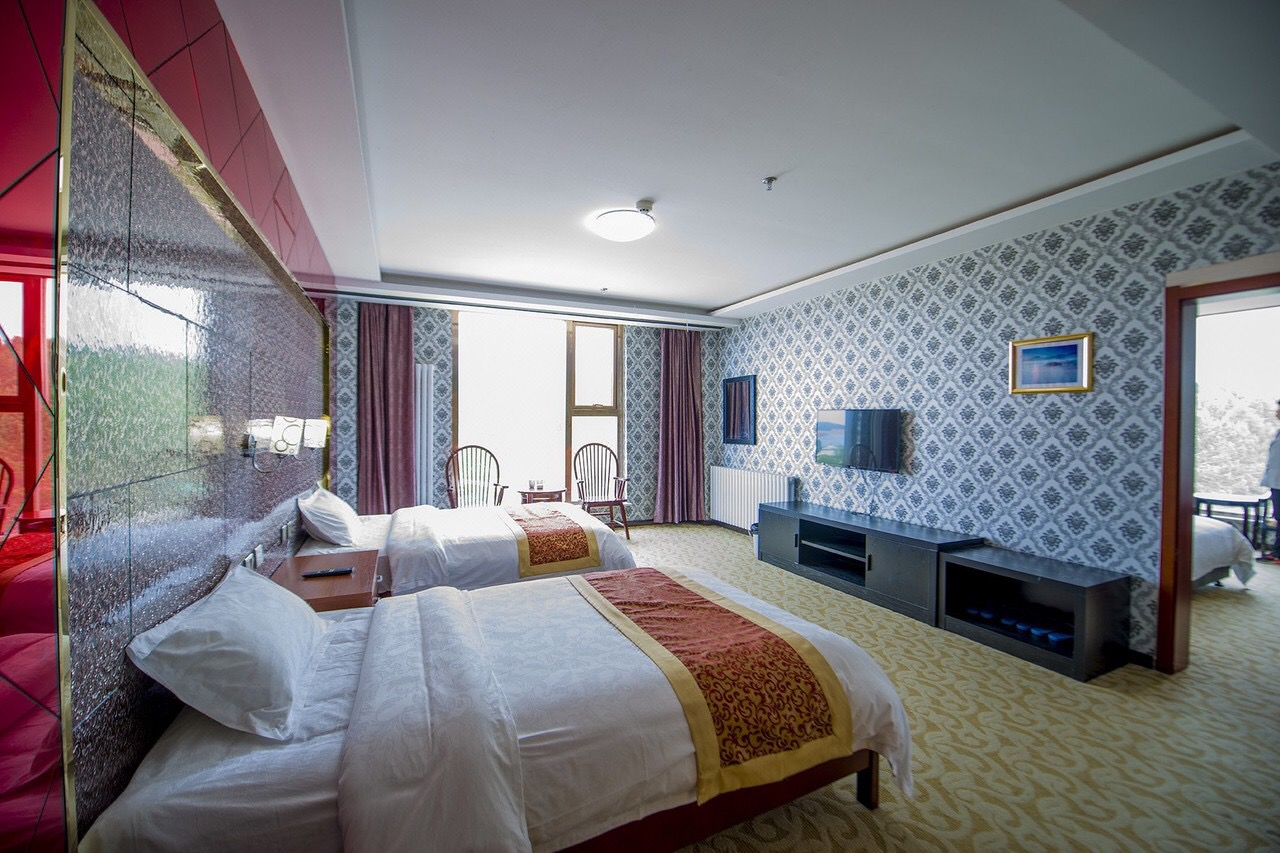 塞罕坝机械林场塞罕金鼎假日酒店1晚住宿自驾游景区内酒店七星湖附近