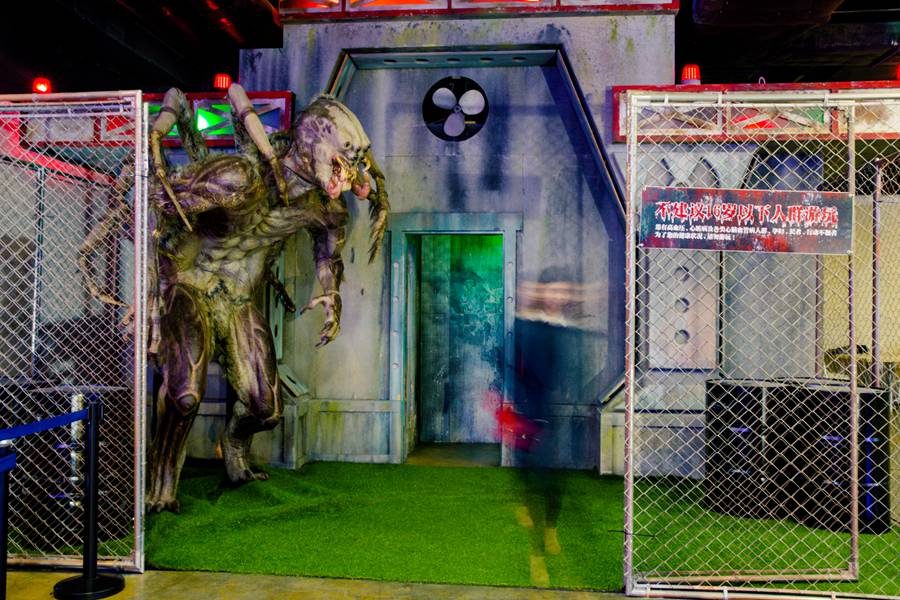 特别提示:16周岁以下不要进入鬼屋.