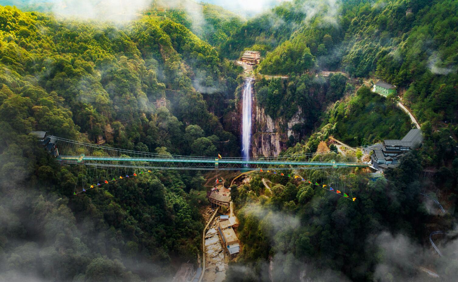 福建尤溪侠天下旅游区幽为一体超惊险玻璃桥多玩法