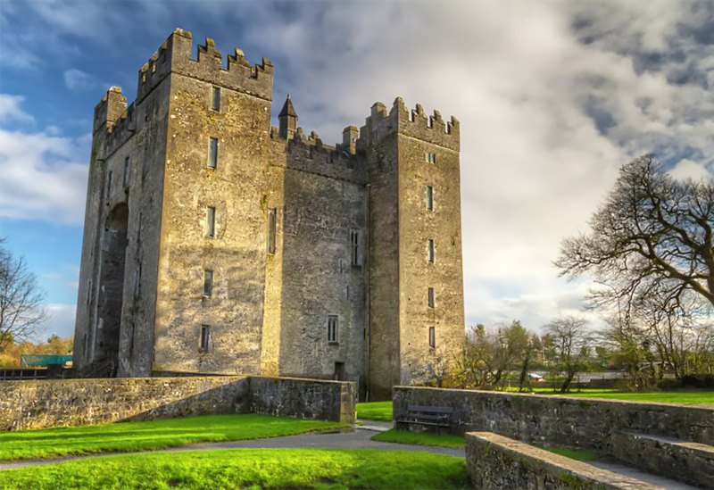 感受爱尔兰利默里克中世纪风情本拉提城堡中世纪晚宴特色餐