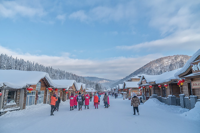 北京出发哈尔滨亚布力滑雪童话雪乡冰雪画廊威虎寨东北二人转中华