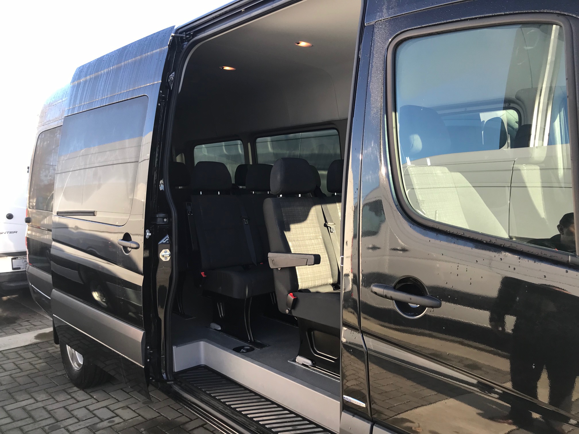 全新12座高顶奔驰温哥华市区包车一日游