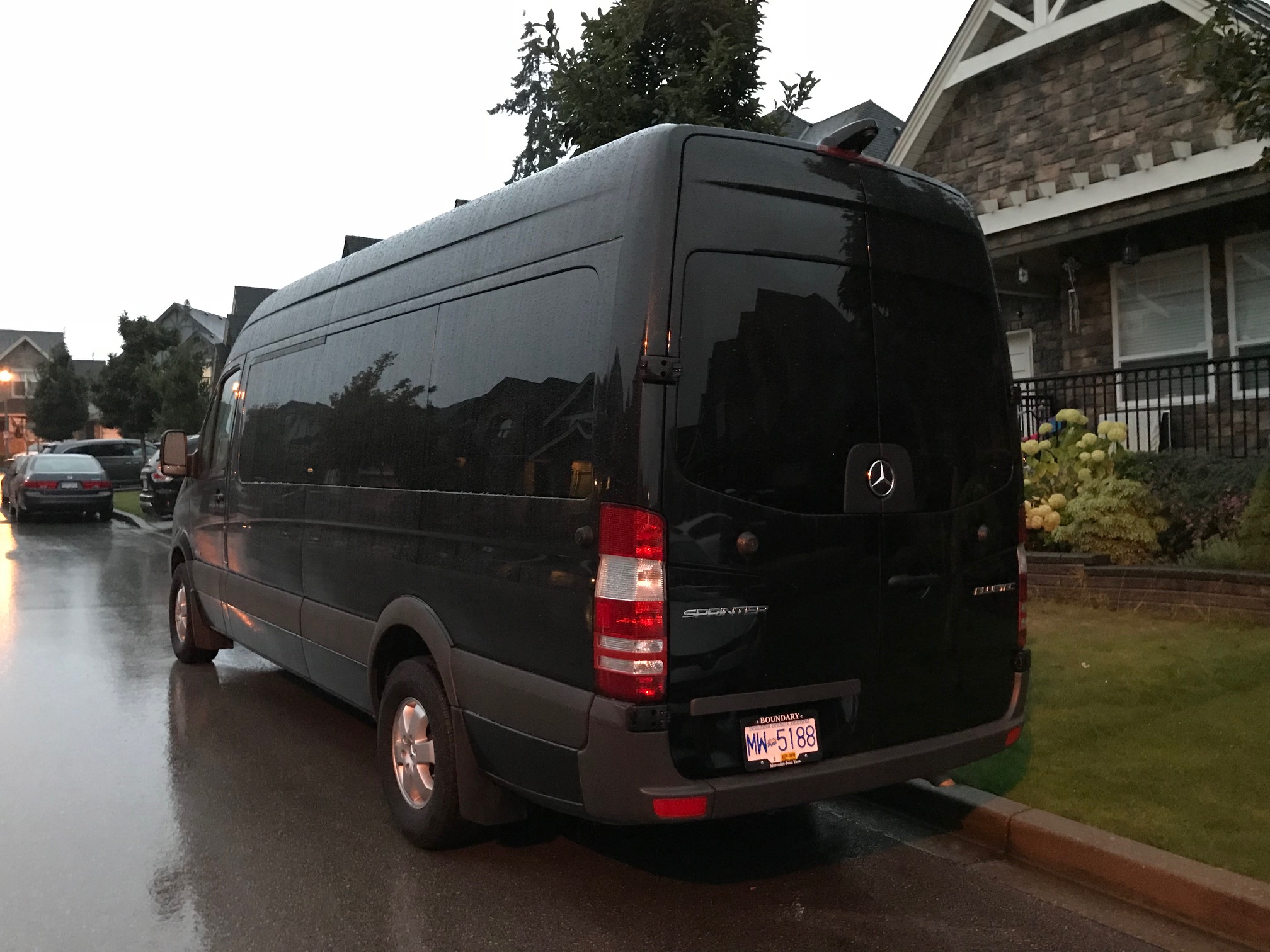 全新12座高顶奔驰温哥华市区包车一日游