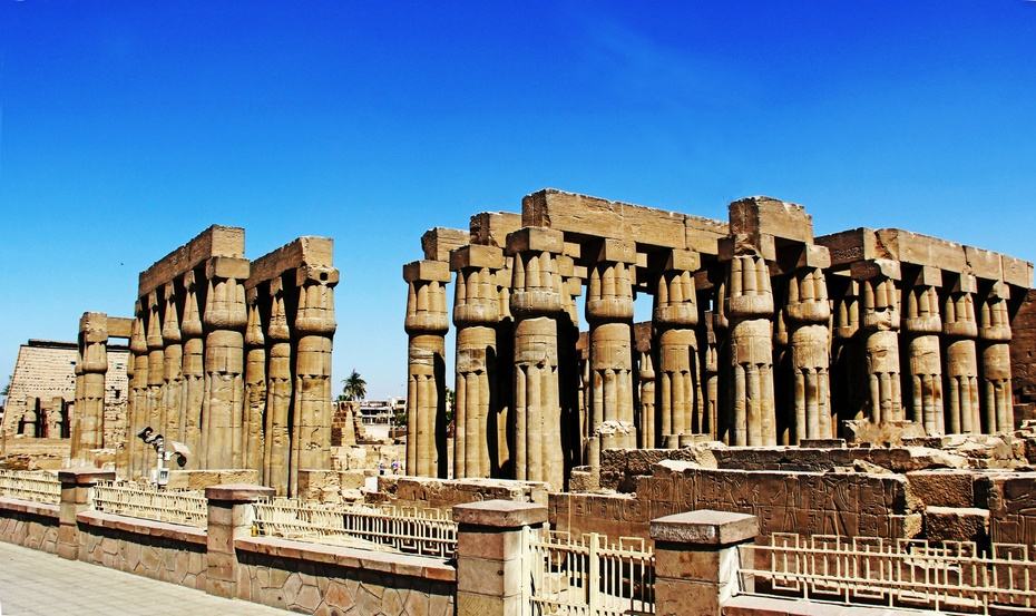 我们特别安排搭乘马车外观气势辉宏的卢克索神庙,并前往卢克索城内