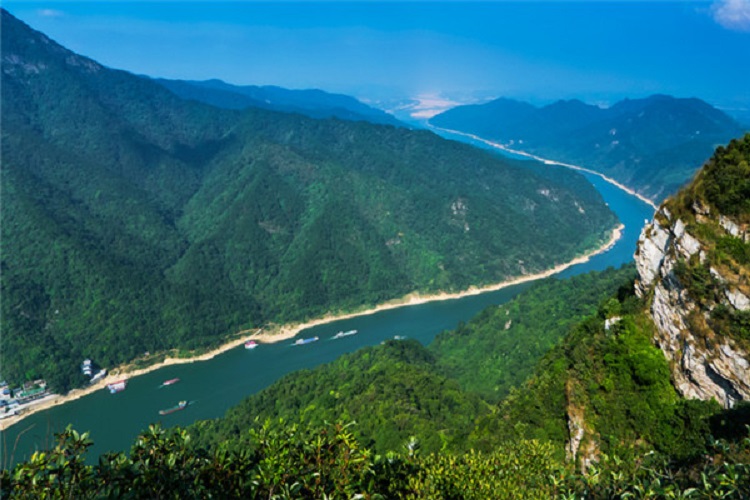 广东清远飞霞山门票含渡船观光车游山玩水泛舟北江品北江河鲜
