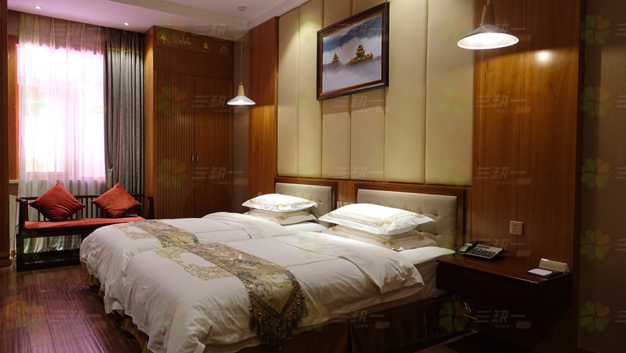 色达喇荣寺五明佛学院内喇荣饭店一晚住宿