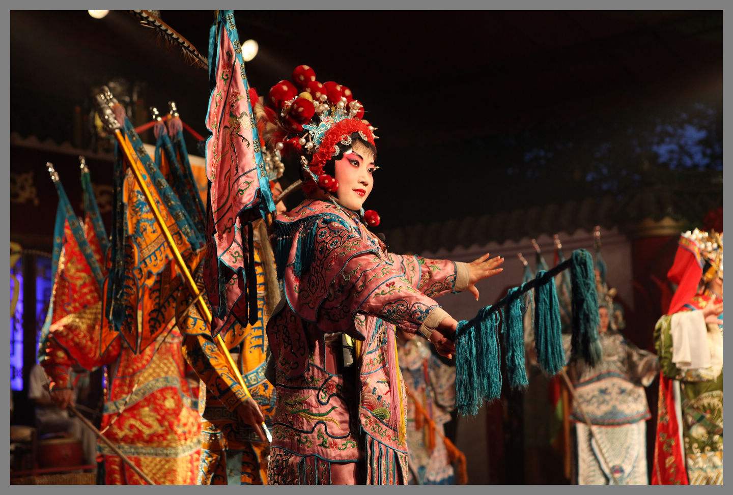 成都市中心榛悦隆堡酒店2日1晚套餐搭配经典川剧表演门票杜甫草堂大