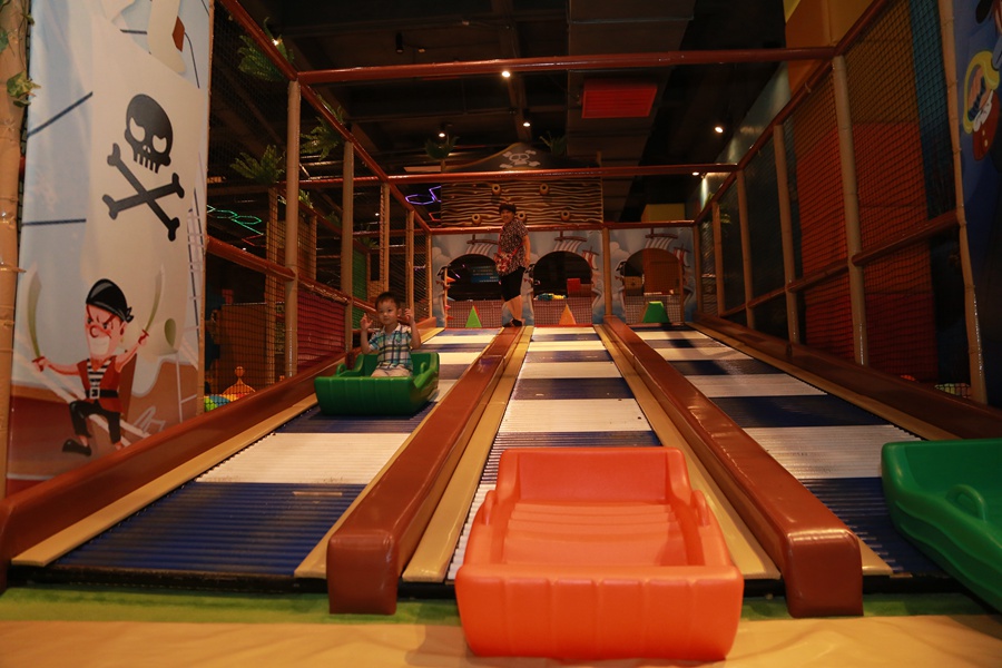 释放压力,尽情跳跃广州反弹蹦床公园是深受孩子们喜爱的游乐园