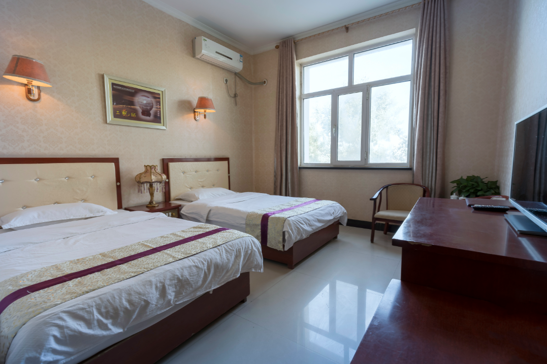 额济纳旗2天1晚入住额济纳旗胡杨林鹏飞酒店额济纳胡杨林漫步胡杨林