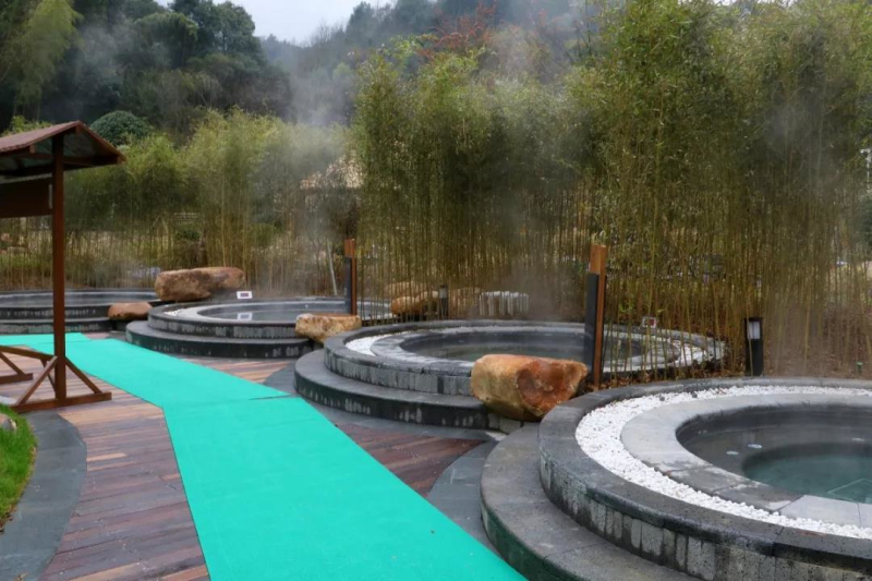 度假酒店,座落于风景秀丽,气候宜人的江西省九江市修水县温泉小镇内