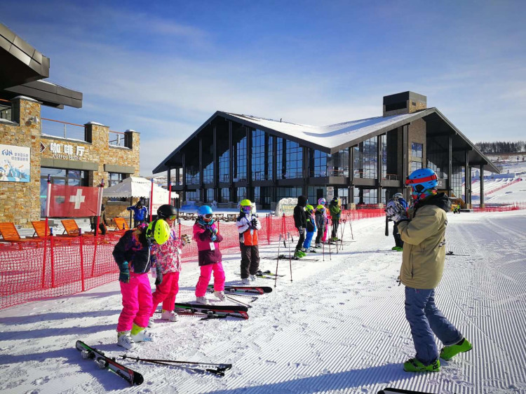 长白山鲁能胜地山地滑雪场抚松松江河镇免费班车