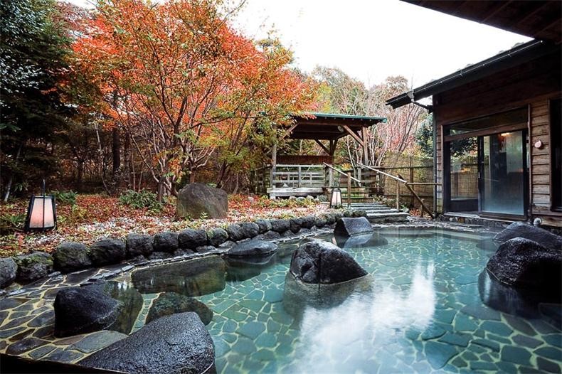 日本北海道定山溪森之歌温泉林中温泉自助午餐接送巴士
