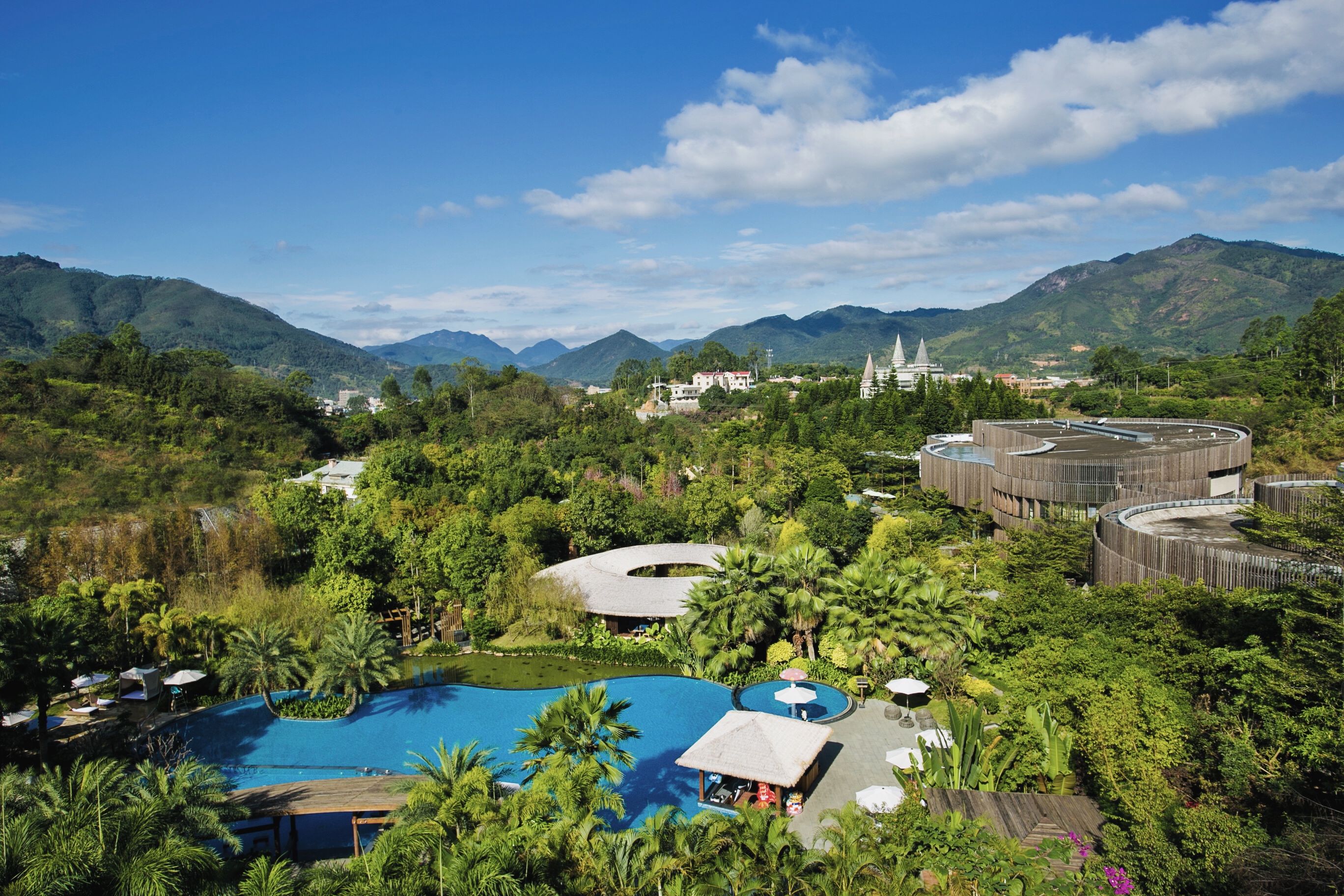 长泰半月山温泉酒店园景房温泉公馆房庭院房可选1晚双人早餐双人无限