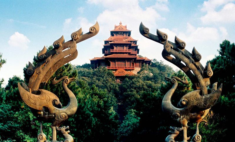 武汉东湖磨山景区:武汉东湖生态旅游风景区,简称东湖风景区,位于中国