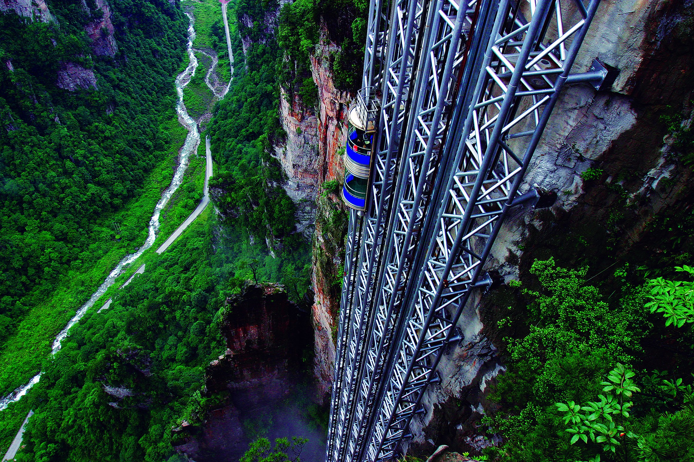 袁家界 大峡谷玻璃桥 溪布街篝火晚会 特别赠送往返百龙天梯 凤凰古城
