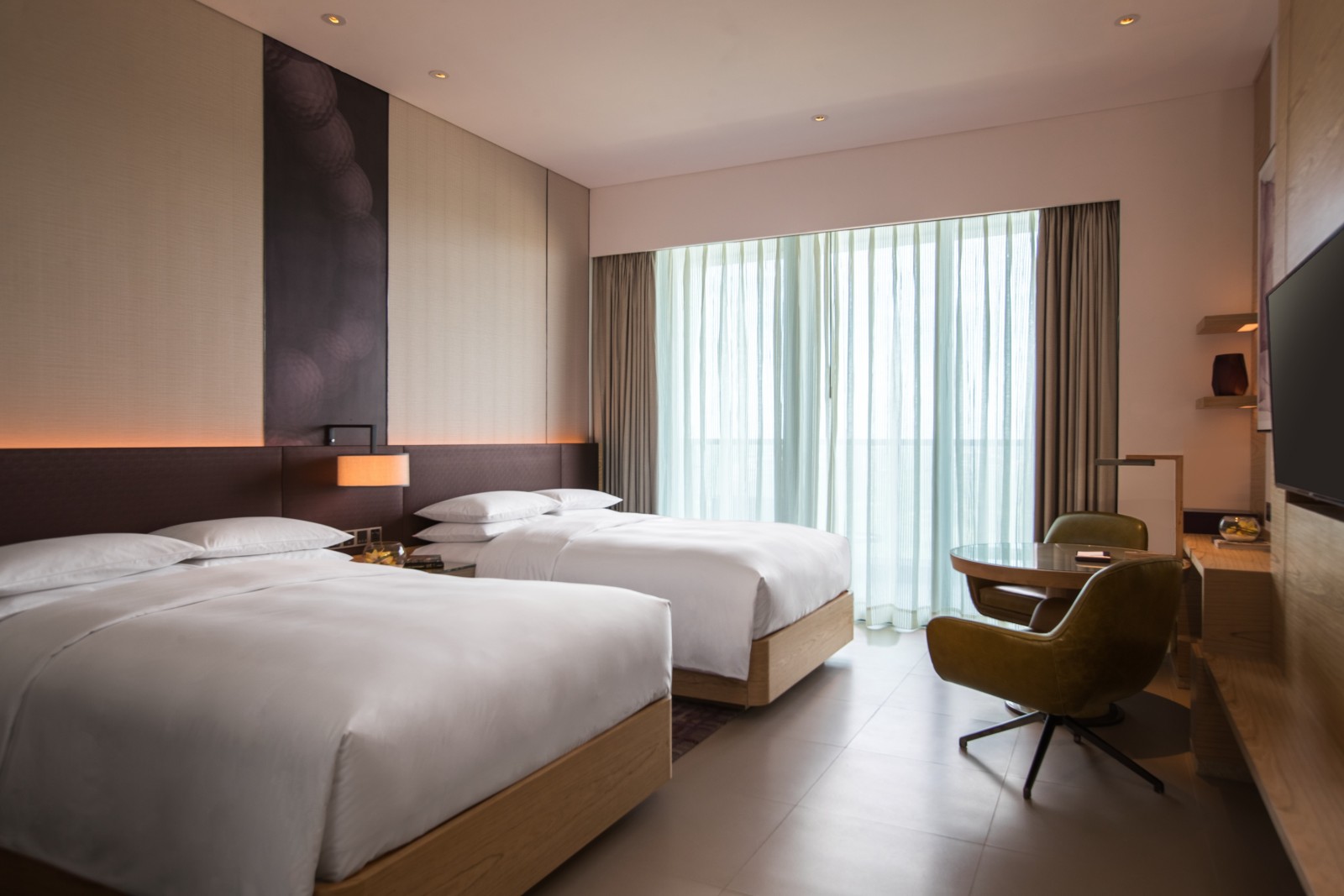 海口万丽酒店 高级客房1晚 双份自助早餐 双人狂野水世界门票 万豪