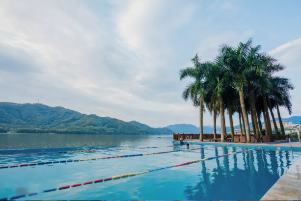 英德连江口云海江湾商务酒店无限次露天江景温泉无边际游泳池私家温泉