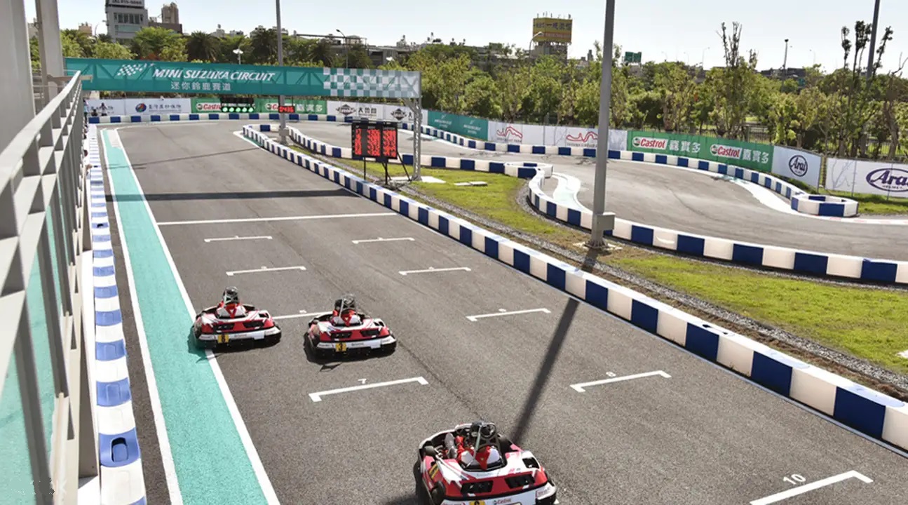 台湾高雄铃鹿赛道乐园迷你铃鹿赛道f1赛车卡丁车体验