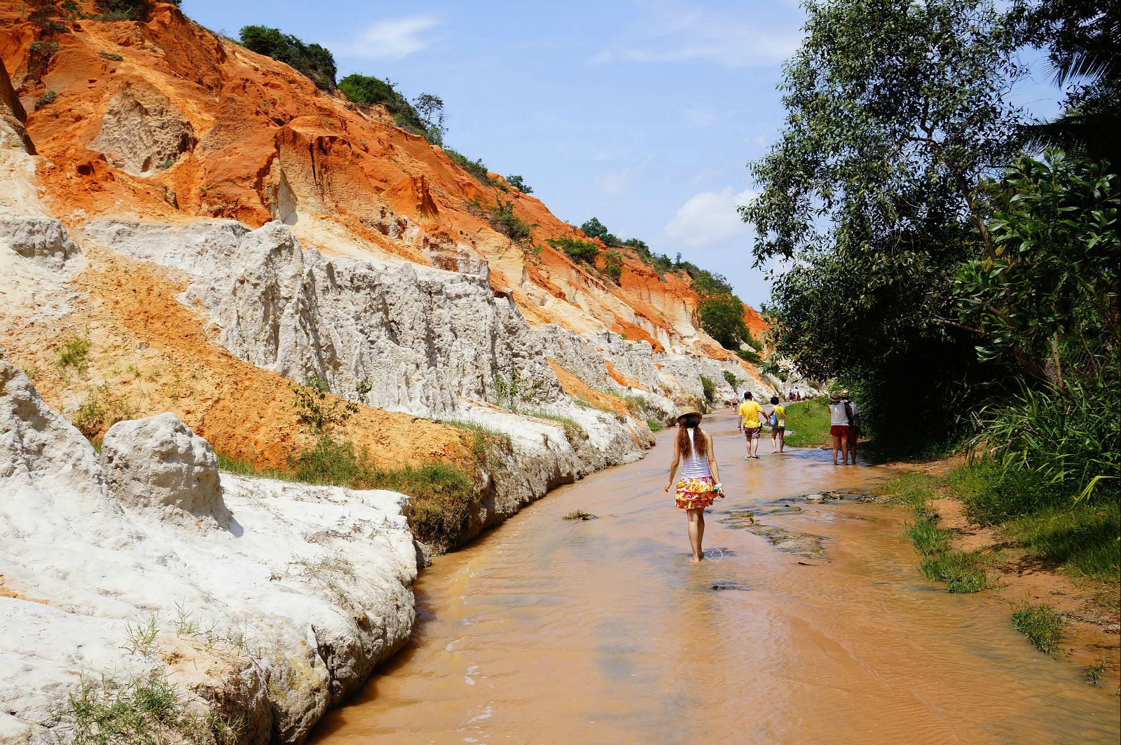 深圳出发越南胡志明美奈芽庄6天5晚跟团游一半海水一半火焰美奈东方小