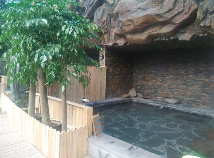 长白山一山一蓝温泉位于长白山保护开发区池北区火车站斜对面长白山一