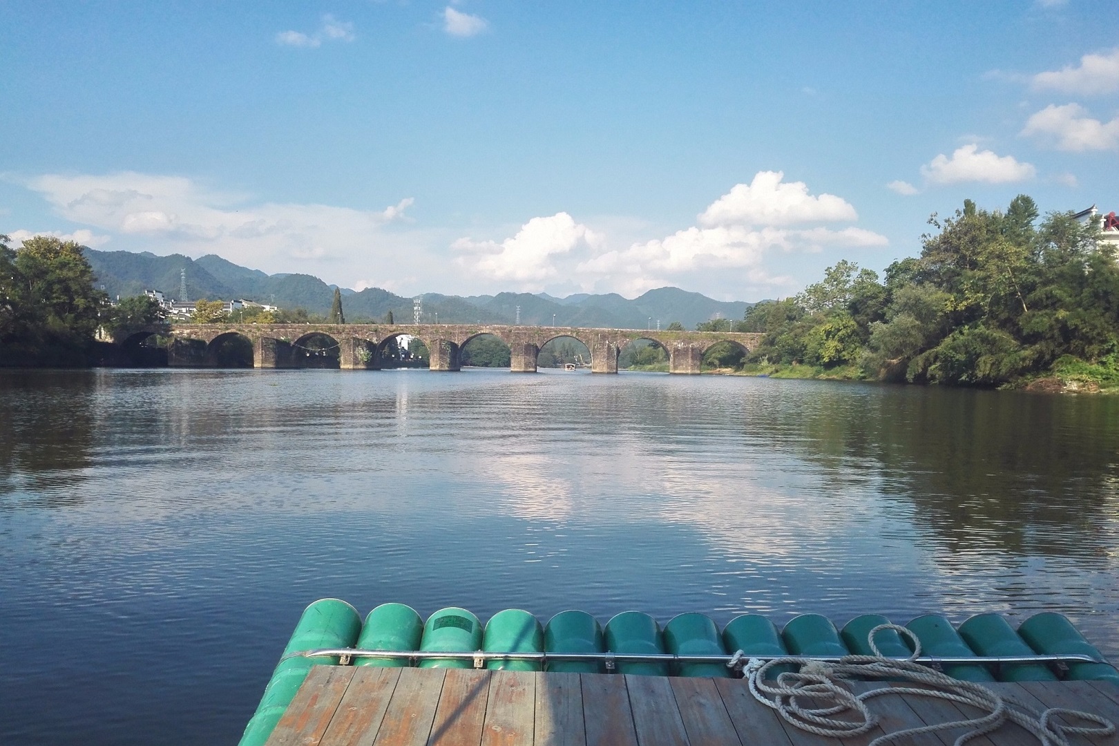 黄山齐云山景区横江山水竹筏门票老少皆宜畅游横江