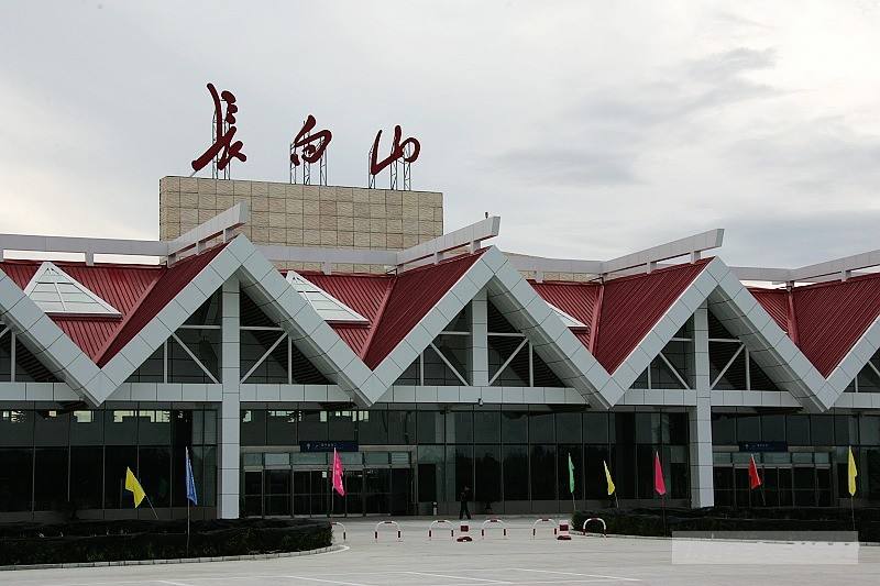 长白山机场至二道白河镇长白山皇冠酒店万达国际度假区松江河镇接送机