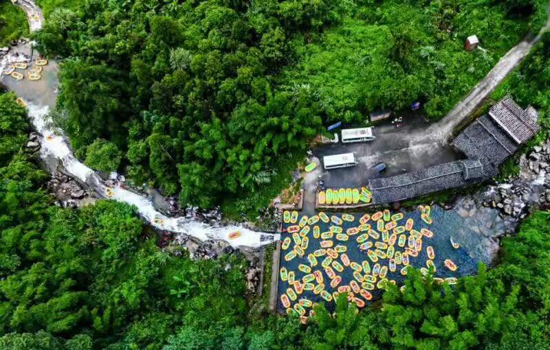 野人谷景区位于十万大山南麓的防城港市防城区那良镇那楼村,从东兴市