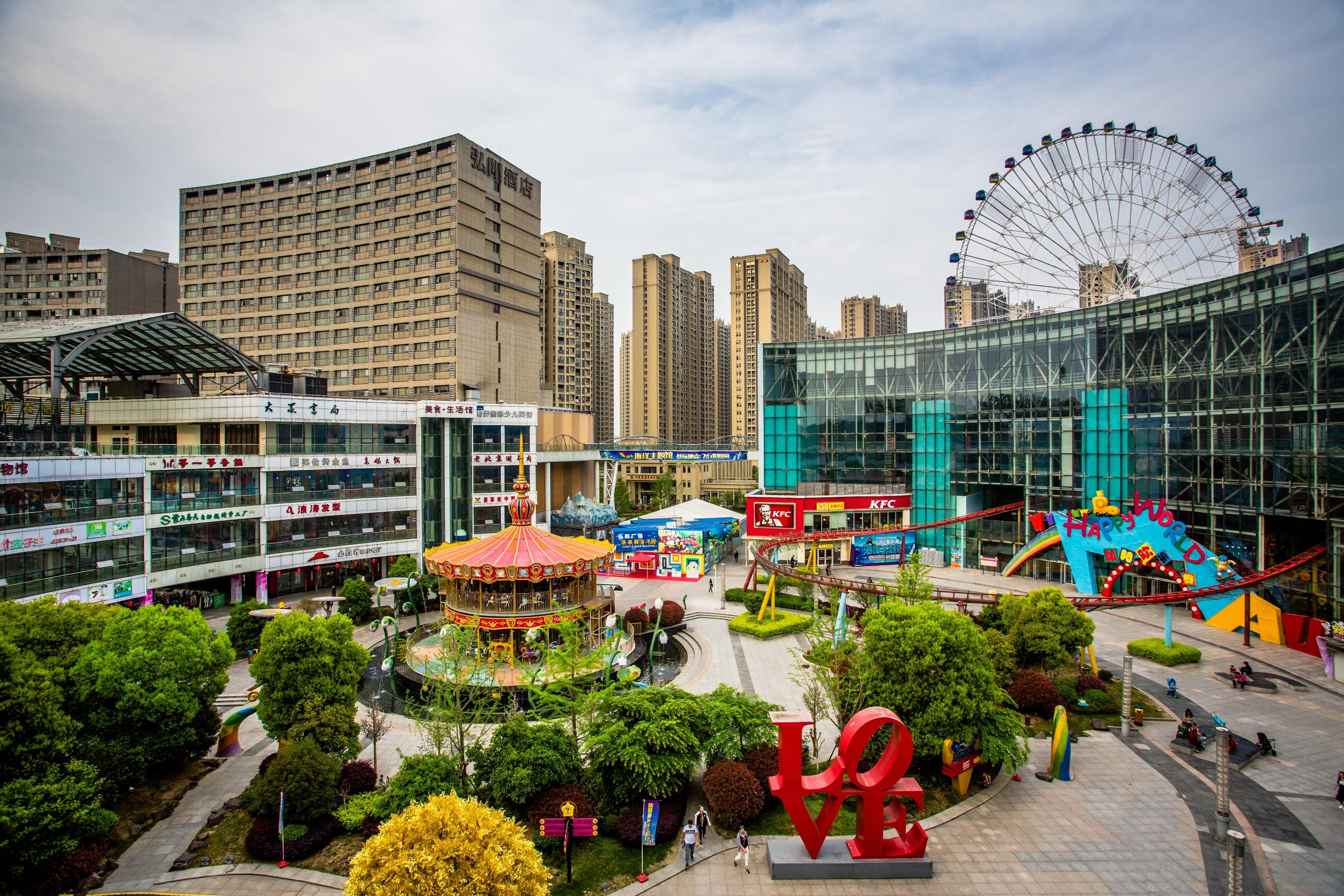 南京弘阳未来世界超大型室内主题乐园弘阳之星摩天轮摩托过山车