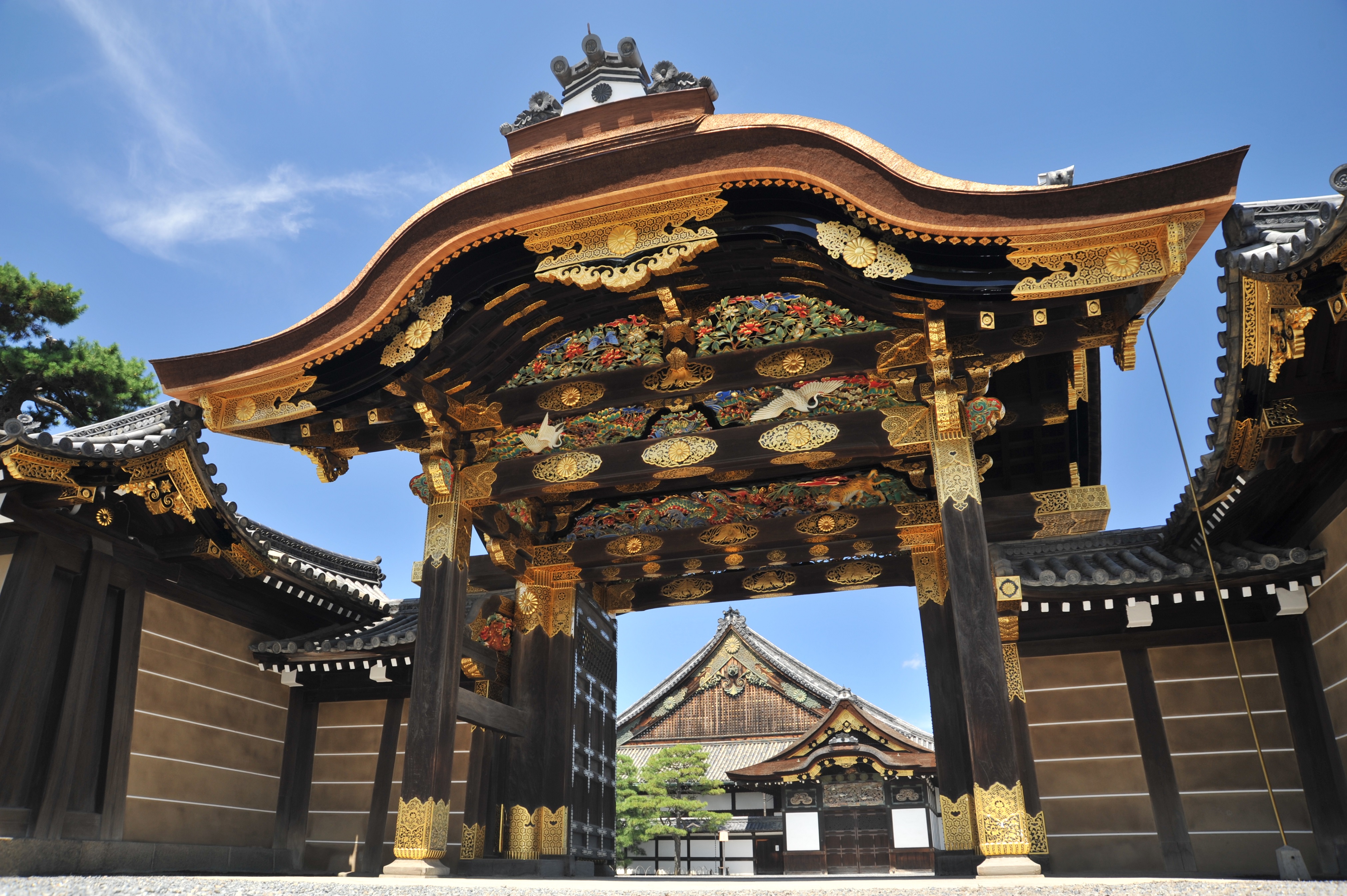 建成400年的二之丸御殿,唐门,二之丸庭园是日本建筑及设计黄金时代的