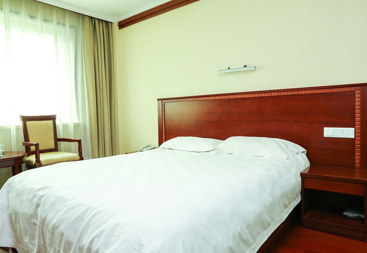 济南联勤宾馆套餐含双人早餐可选济南趵突泉千佛山泰山泰山封禅大典接