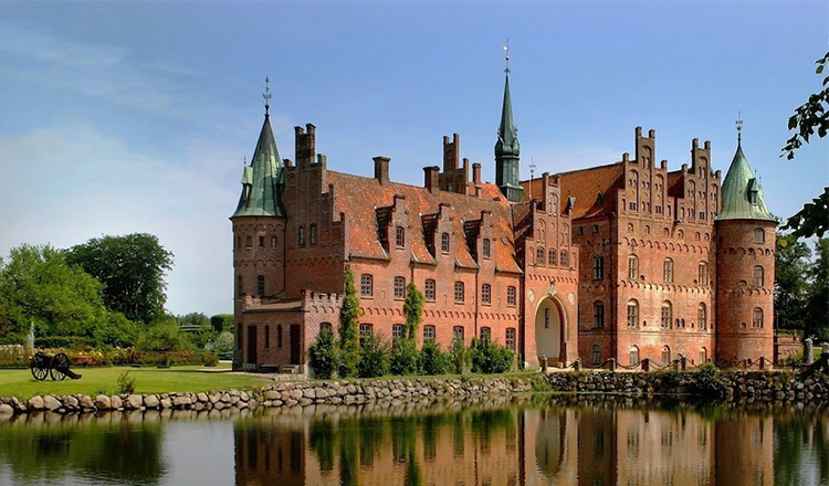 丹麦菲英岛童话欧登塞2日自助畅游(欧登塞游船 伊埃斯科城堡参观 市