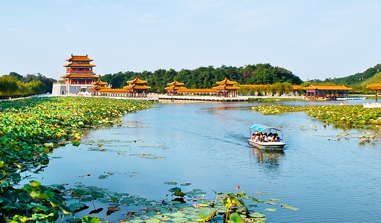 的避暑胜地北戴河相距10公里南戴河国际娱乐中心属于南戴河旅游度假区