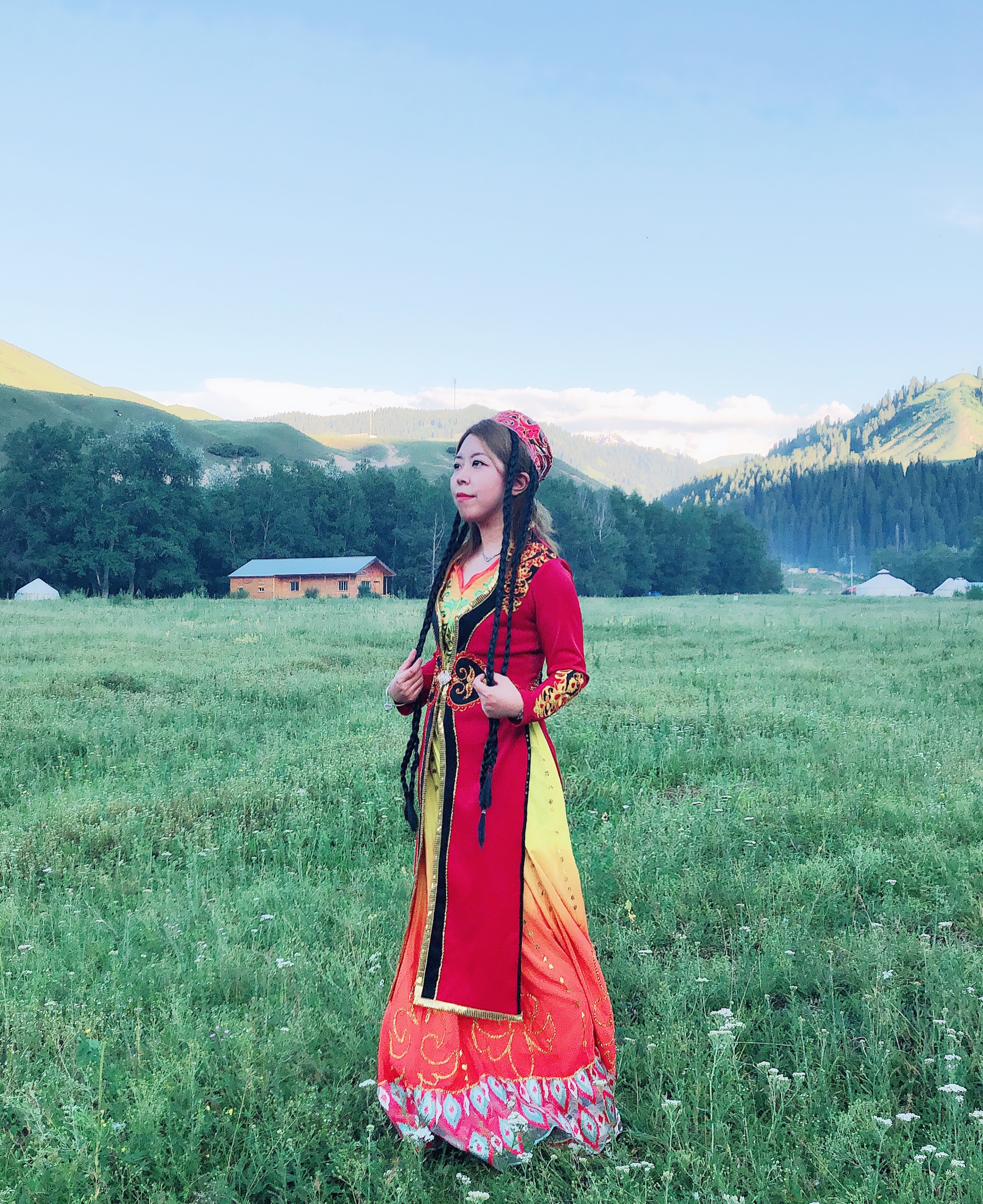 新疆阿勒泰禾木喀纳斯哈萨克族民族服饰租赁体验单人情侣闺蜜出行纯