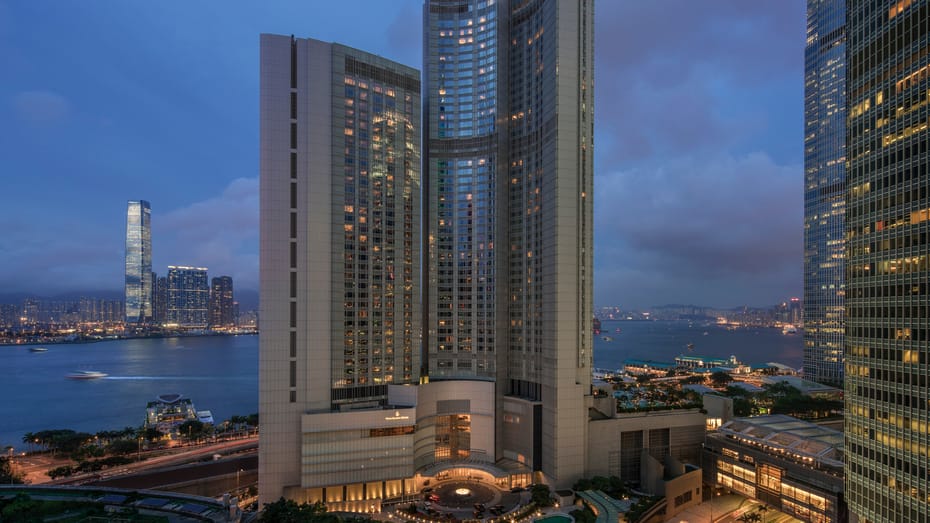 龙景轩香港米其林三星餐厅预订四季酒店海景粤菜餐厅面朝维港的拍照