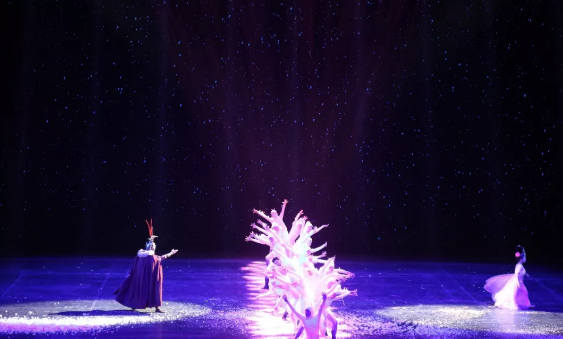 4人出行一人免单中国首台沙秀回道张掖上门往返专车接送服务