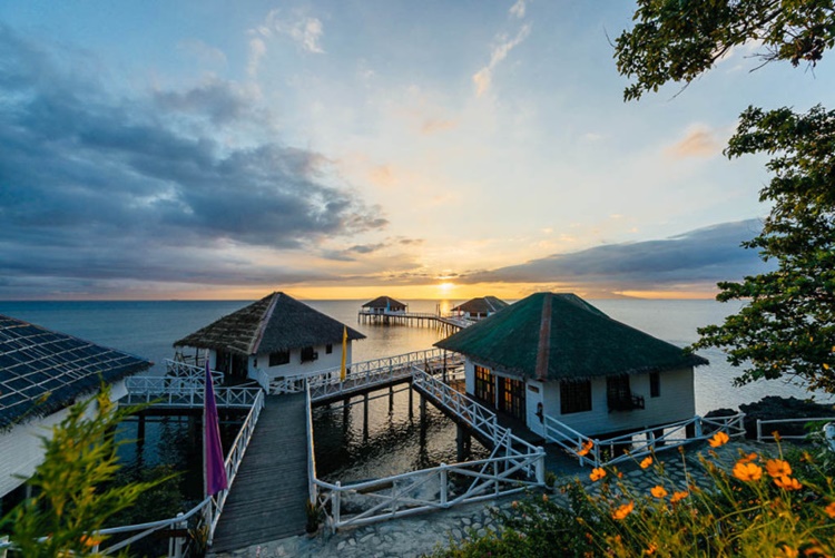 马尼拉八打雁卡拉塔甘高跷海滩一日游吕宋岛超大高跷海滩度假村数个