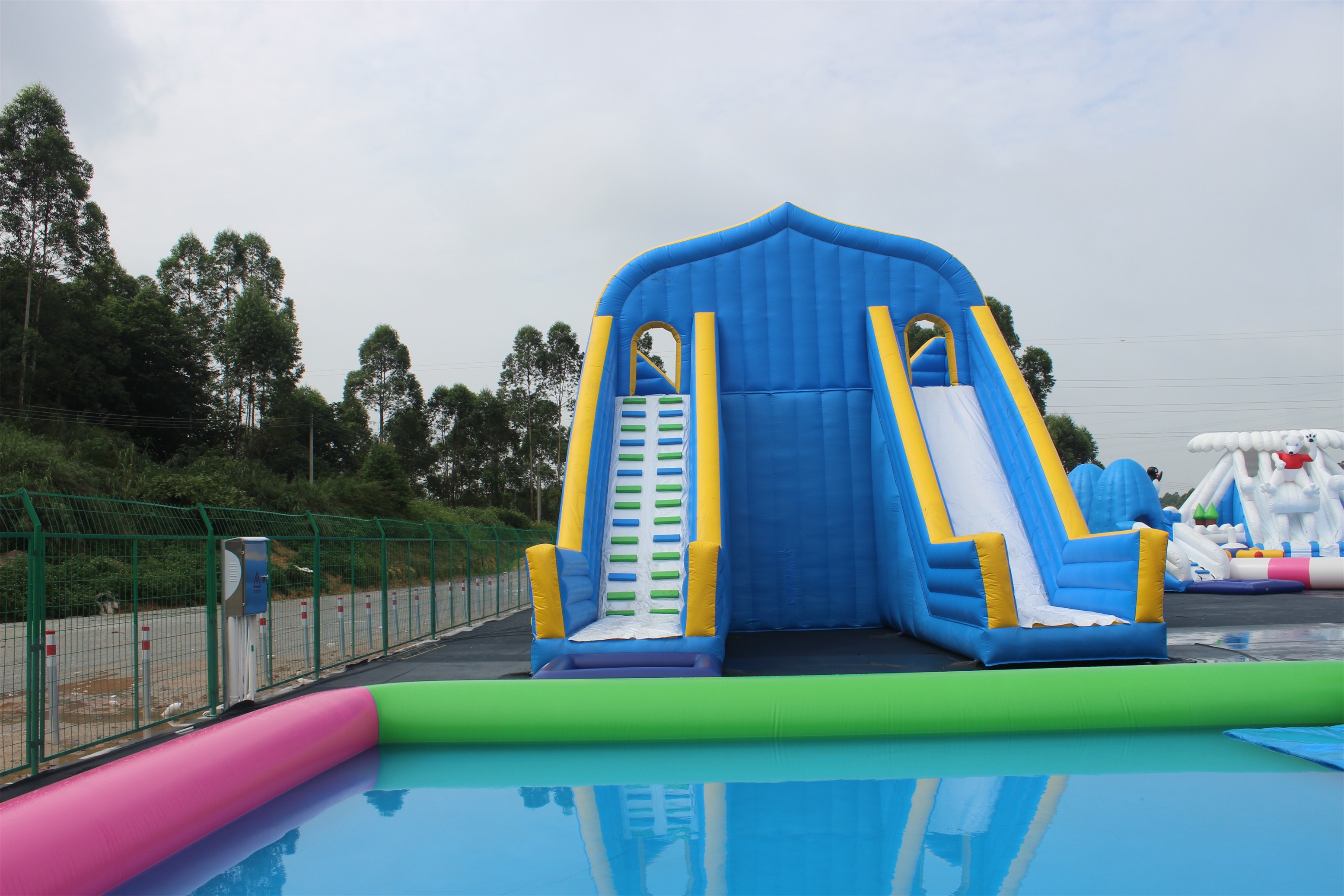 鹤山奇幻谷游乐园