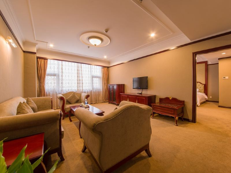 济南龙都国际大酒店套餐含双人早餐可选济南趵突泉千佛山泰山泰山封禅