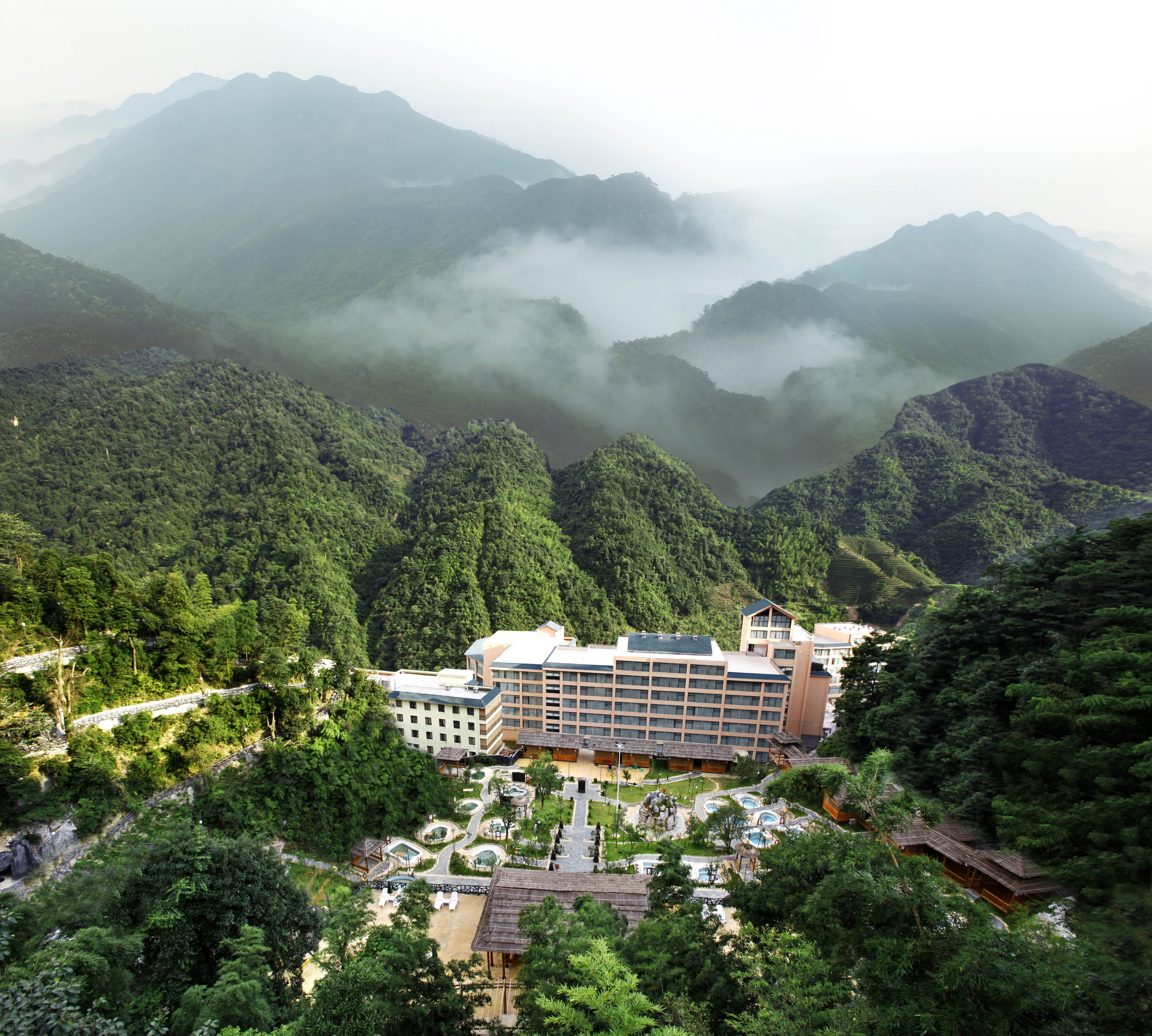 打卡网红无边温泉湖南郴州莽山森林温泉酒店住宿1晚双人早餐双人无限