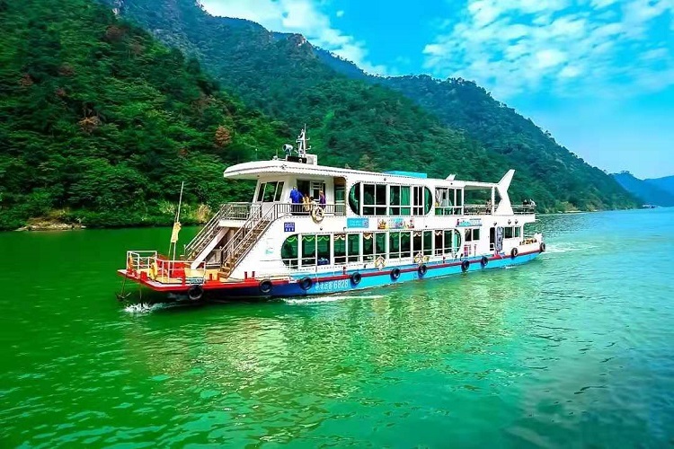 养生赞醴泉~清远英德2日游~船游北江小三峡 浈阳坊旅游小镇~食足三餐~