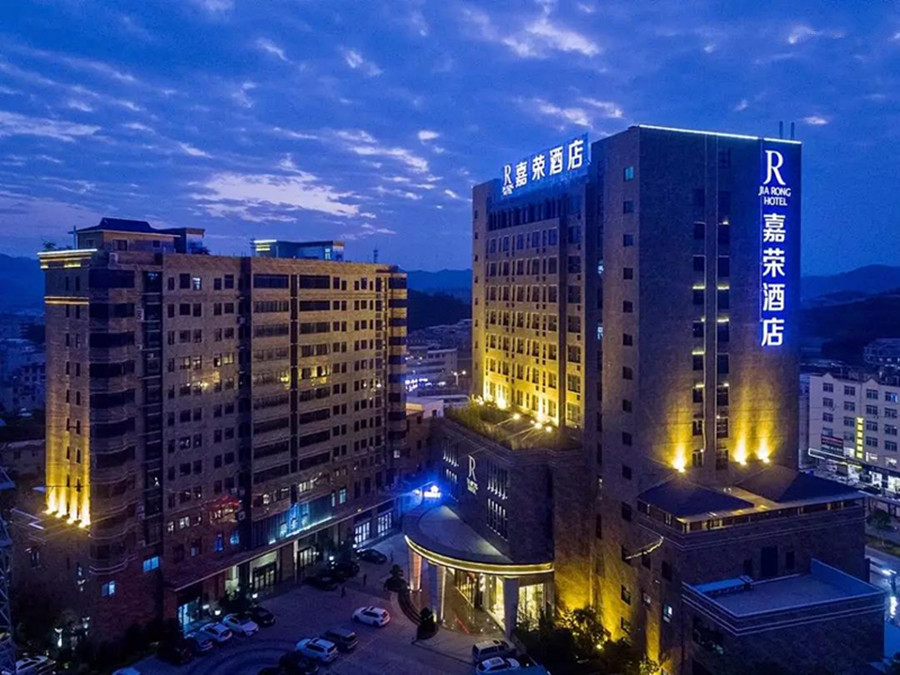 漳州白塘湾火山公园西班牙小镇2日游泉州五店市大坪山玻璃栈道郑成功